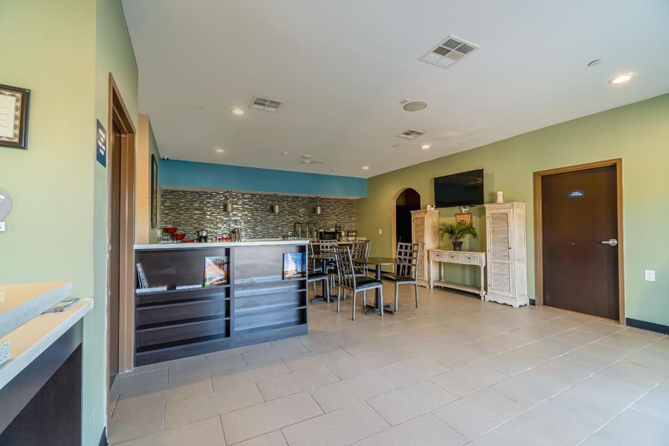 Moulton Inn & Suites By OYO Near Shiner TX  Hotel in Rio Grande