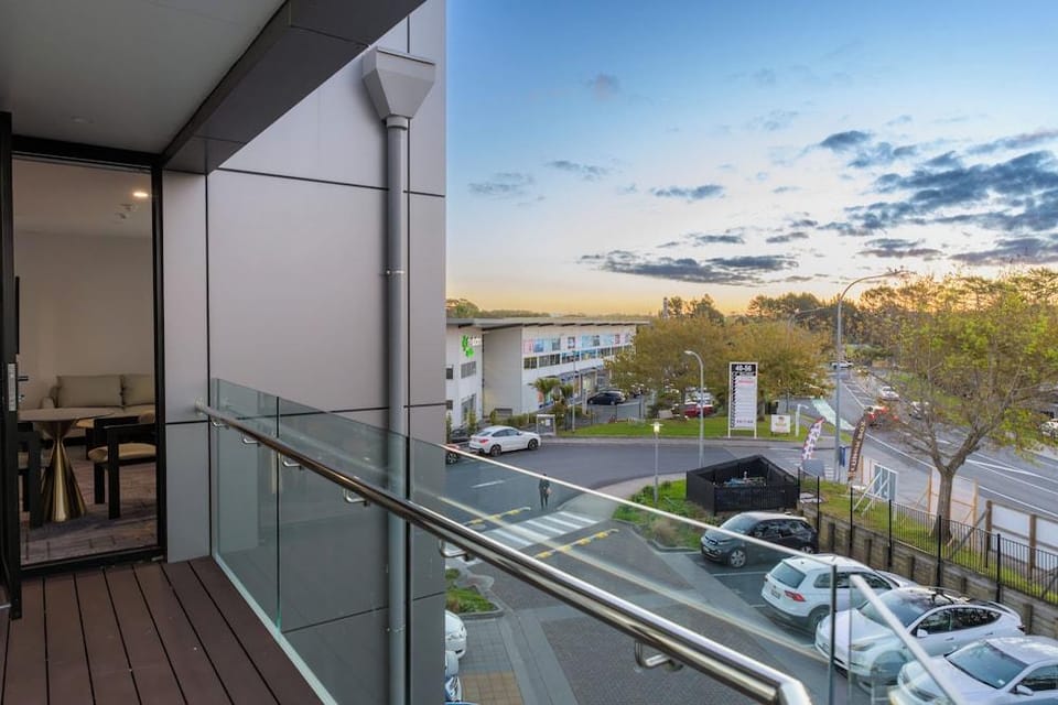 Leroy Suites Albany Hotel in Auckland