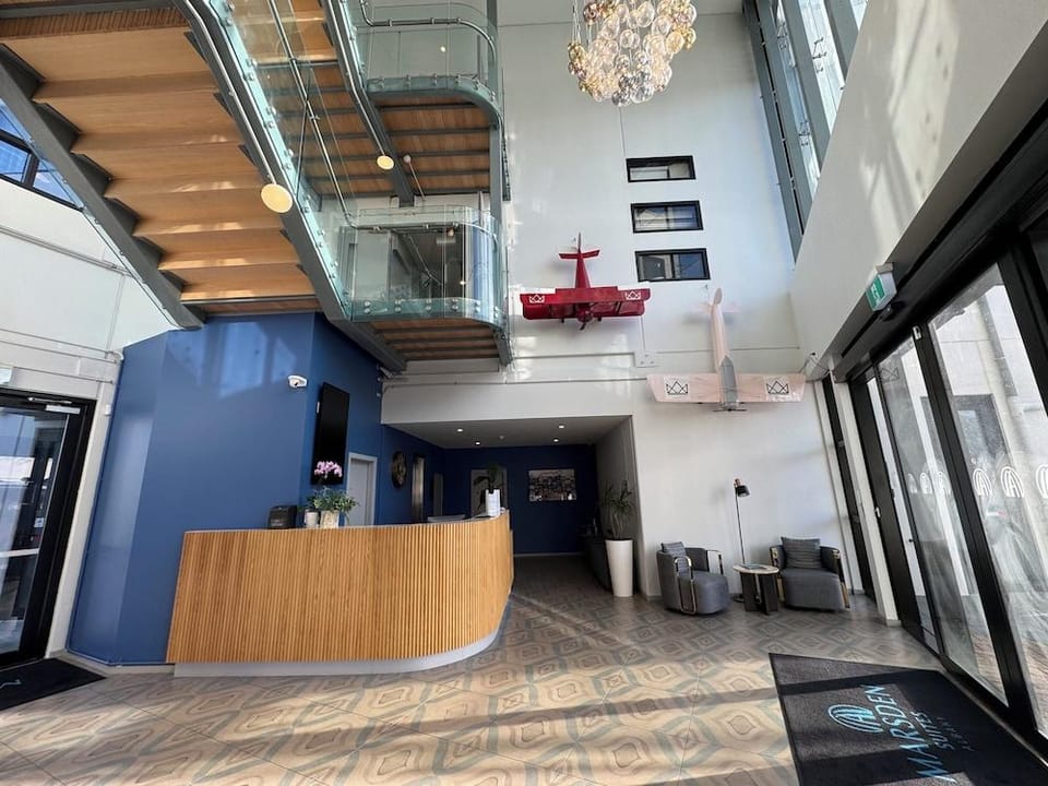 Leroy Suites Albany Hotel in Auckland