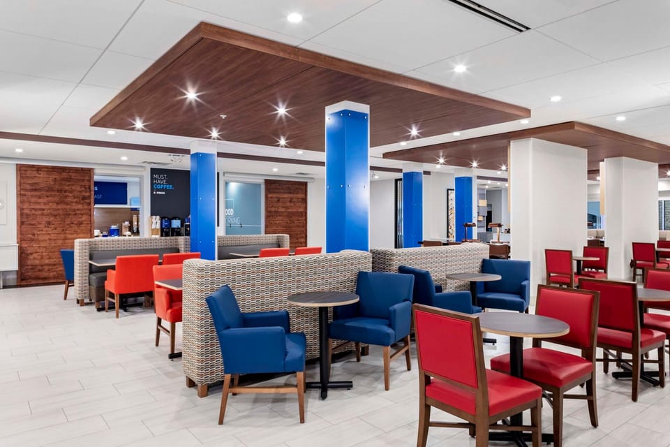 Holiday Inn Express And Suites Madison By IHG Hotel in Lake Erie