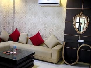 Hotel Golden Sky Hotel in Lucknow