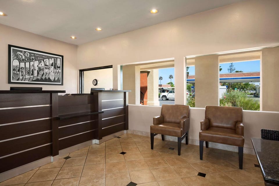 Super 8 By Wyndham Salinas Hotel in Salinas
