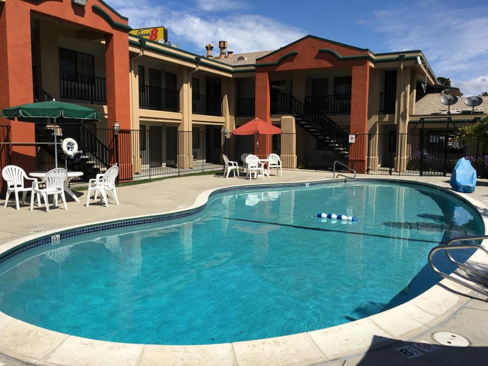 Super 8 By Wyndham Salinas Hotel in Salinas