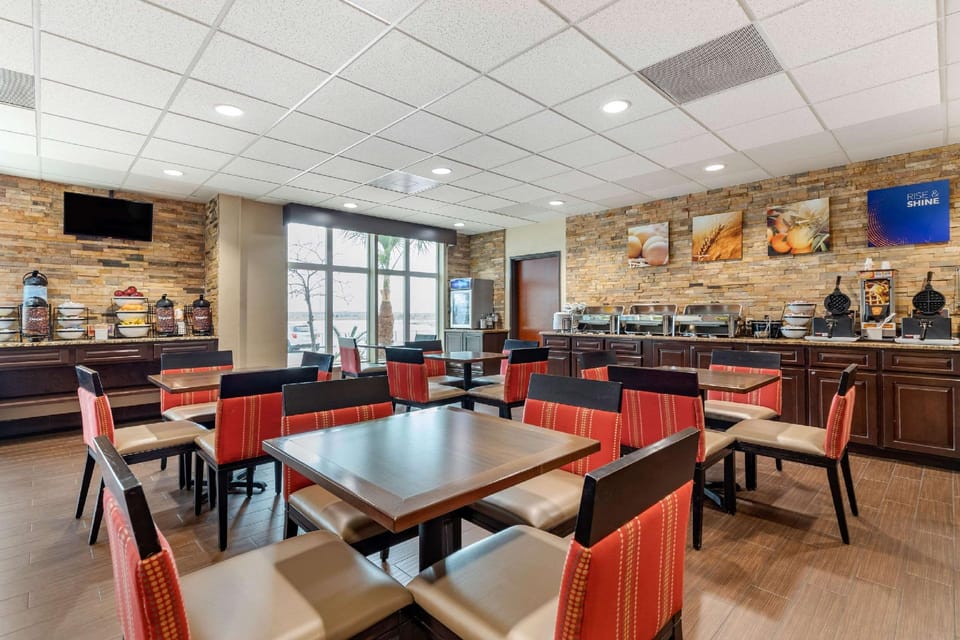 Comfort Inn & Suites Lakeside Hotel in Eagle Pass
