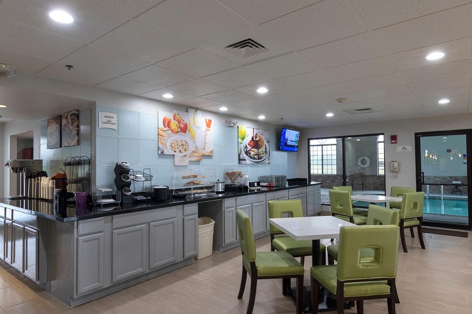 Quality Inn & Suites Mount Vernon Hotel in Ozark Mountains