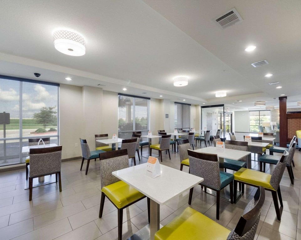 Comfort Inn & Suites Victoria North Hotel in Victoria