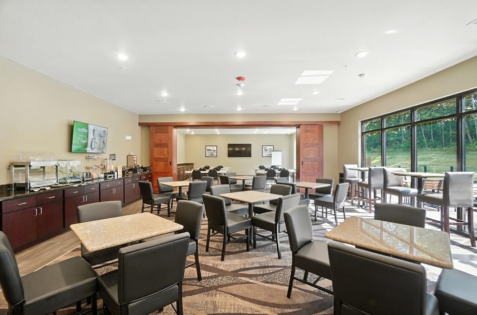 Cobblestone Hotel & Suites - Bellefontaine Hotel in Ohio