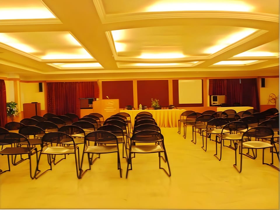 Hotel Maniam Classic Hotel in Kerala