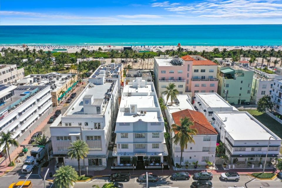 Chesterfield Hotel and Suites Hotel in Flamingo Lummus