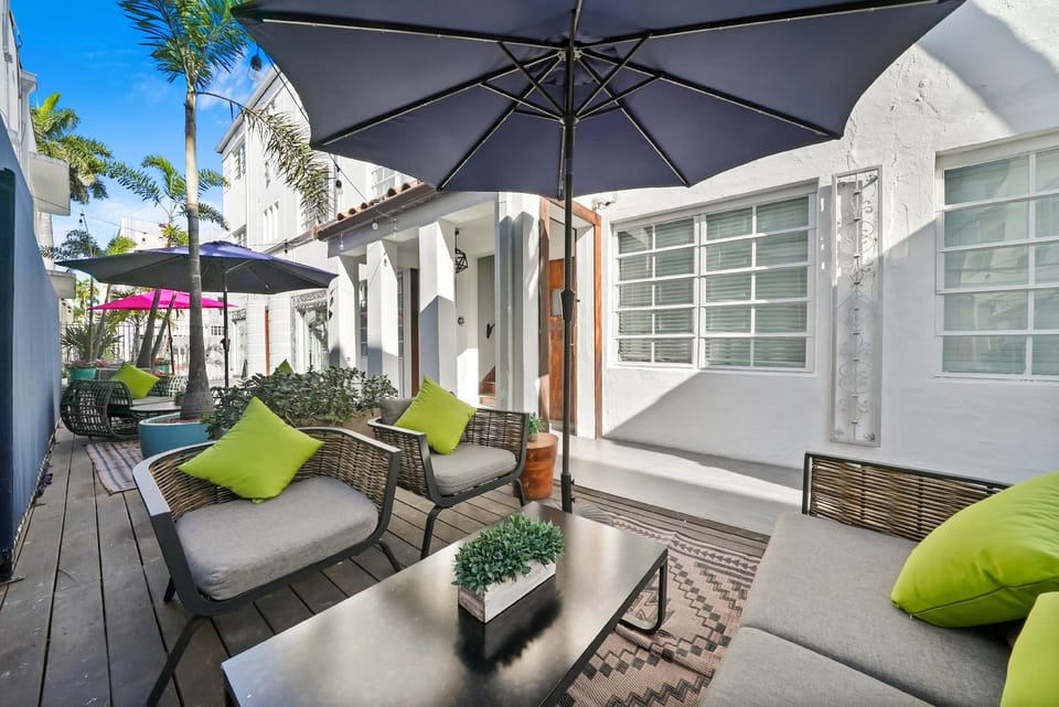 Chesterfield Hotel and Suites Hotel in Flamingo Lummus