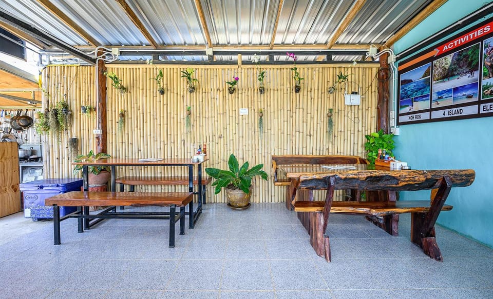 Baan Check In Hotel in Sala Dan