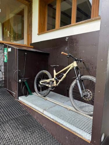 L'Ardesia Hostel in Montriond