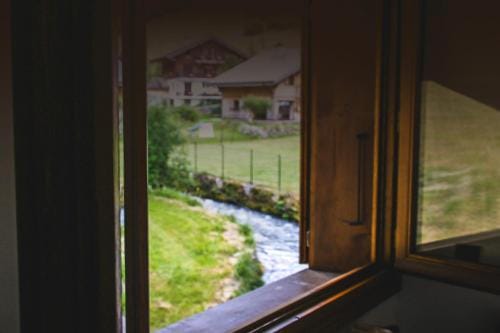 L'Ardesia Hostel in Montriond