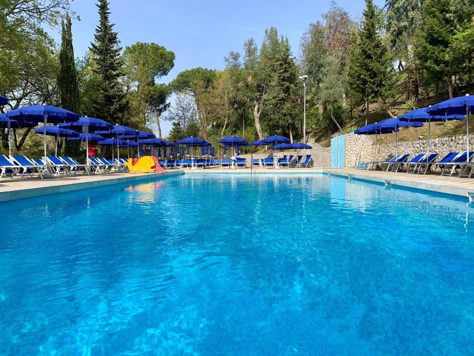 Hostel & Glamping Santa Fortunata Hotel in Sorrento