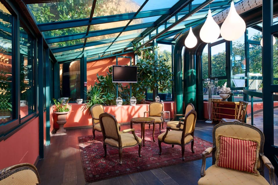 Shared lounge/TV area