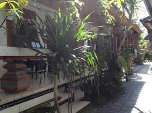 Verra Guest House Hotel in Kuta