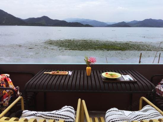 Dongqian Lake Zhenyinxuan Homestay Hotel in Zhejiang