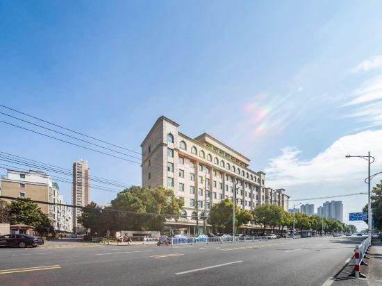 Qinglan Hotel (Danjin Road Wanshan Park Branch, Danyang City) Hotel in Jiangsu