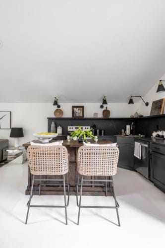 Private Pet-friendly Secret Garden Loft Oasis Hotel in Rogers