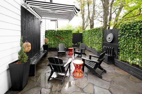 Private Pet-friendly Secret Garden Loft Oasis Hotel in Rogers