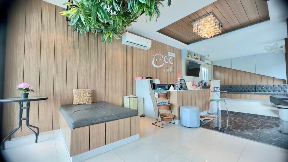 Bee Orchid Pool Villa Hotel in Chon Buri Changwat