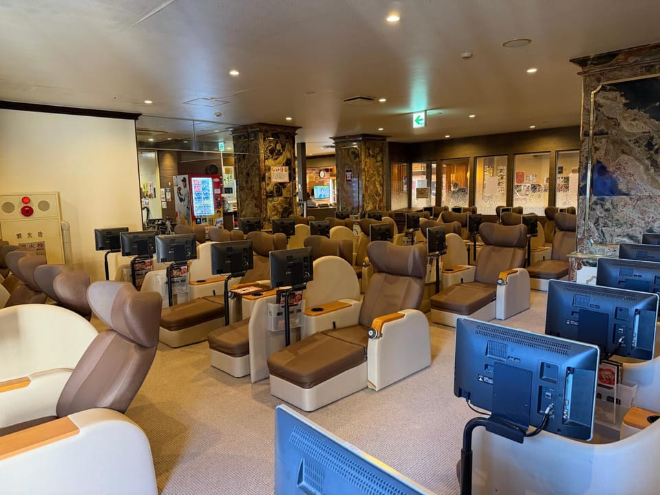 Shared lounge/TV area