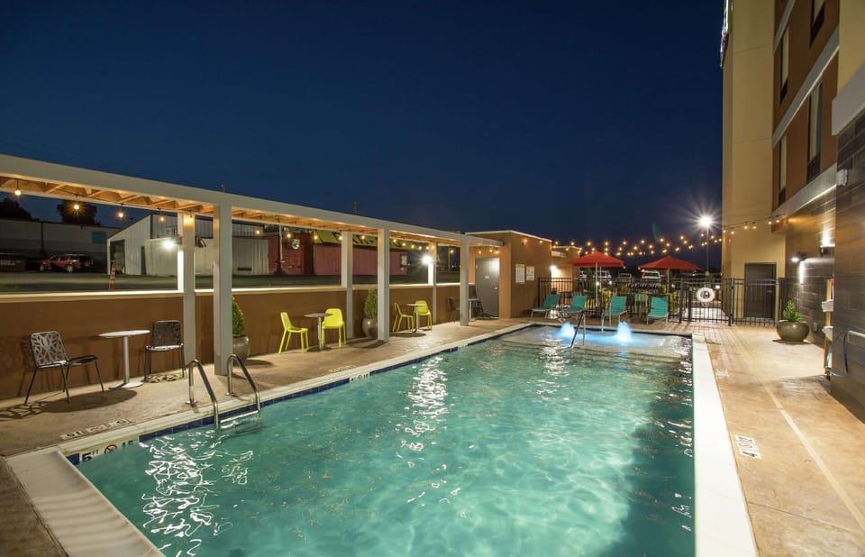 Swimming pool