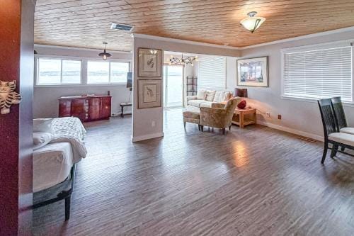 Coastal Garden Cottage Hotel in Clinton
