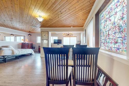 Coastal Garden Cottage Hotel in Clinton