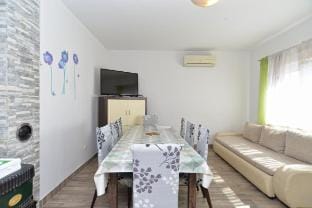 Spacious flat with pool just 300m from the beach Hotel in Fažana