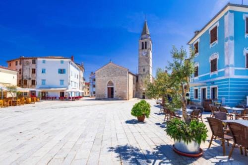 Spacious flat with pool just 300m from the beach Hotel in Fažana