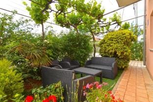 Lovely flat just steps from the beach Hotel in Fažana