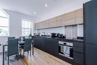 Bolton: Stunning 2-Bedroom Apartment Hotel in England