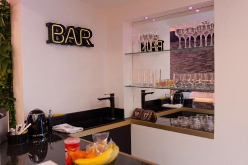 Loveroom de charme avec jacuzzi et sauna Hotel in Marseille