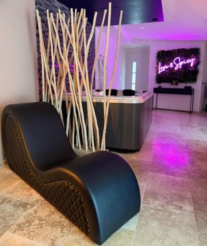 Loveroom de charme avec jacuzzi et sauna Hotel in Marseille