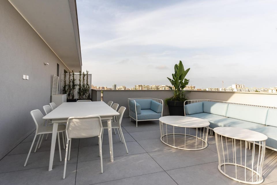 Green Park Penthouse Suite & Pool - Heated Pool - Hotel in Bari