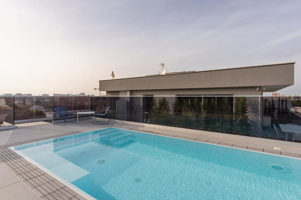Green Park Penthouse Suite & Pool - Heated Pool - Hotel in Bari