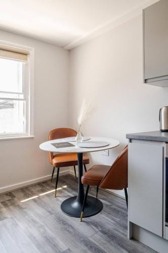 Large 2-Bedroom Apartment, Liverpool City Centre - Sleeps up to 10 Hotel in Liverpool