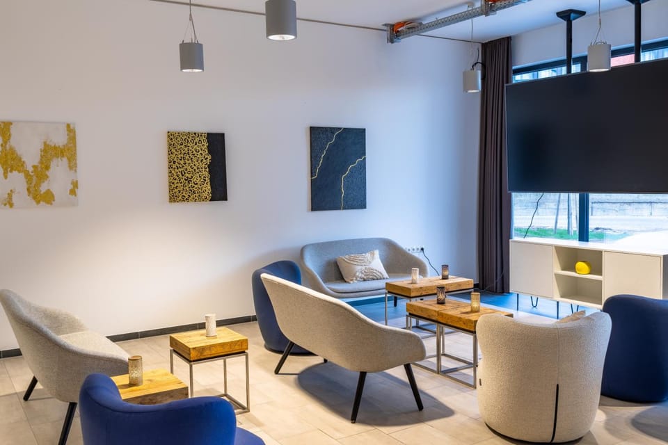 Shared lounge/TV area