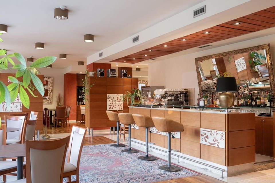 Bar/lounge