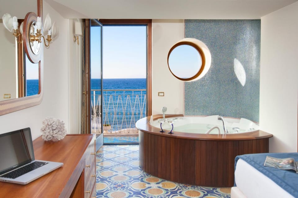 Alimuri Bay Resort Hotel in Campania