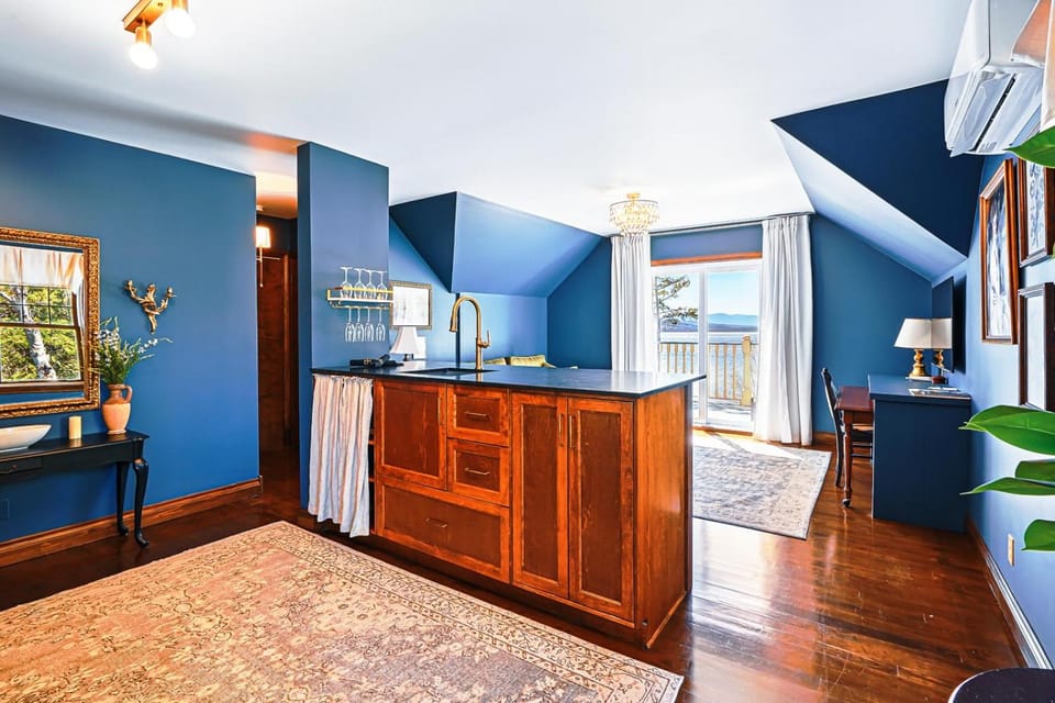 Estello Suites & Spa Hotel in Maine