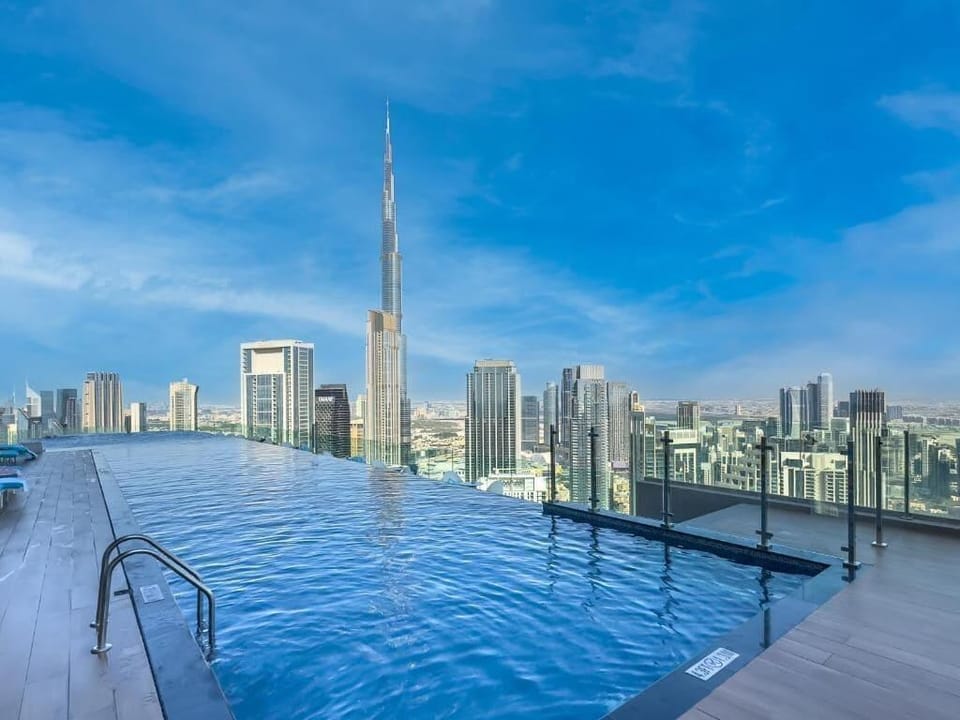Rooftop pool-2BR Apartment Near Downtown Hotel in Dubai