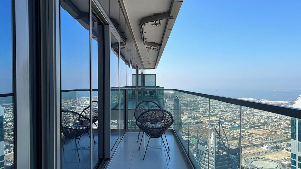 Rooftop pool-2BR Apartment Near Downtown Hotel in Dubai