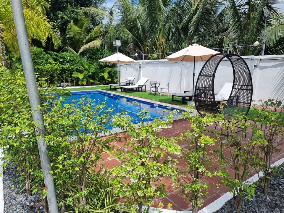 Coconut Paradise Bungalow Kampot Resort in Cambodia