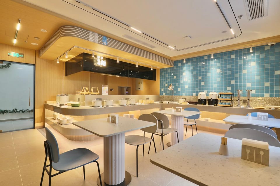 Home Inn Neo Shanghai Pudong Airport Wildlife Park Hotel in Shanghai