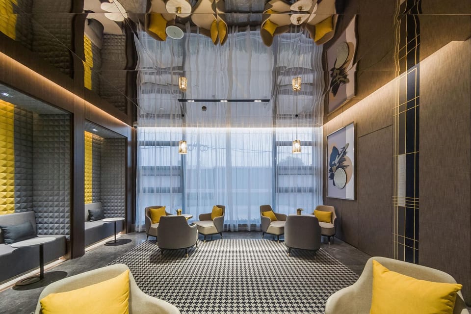 Home Inn Plus Shanghai New International Expo Center Gaoke West Road Metro Station Hotel in Shanghai