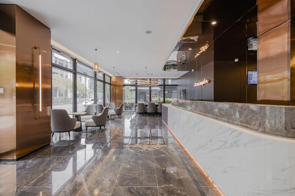 Home Inn Plus Shanghai Pujiang High-Tech Park Lianhang Road Metro Station Hotel in Shanghai