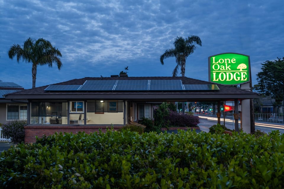 Lone Oak Lodge Motel in Seaside