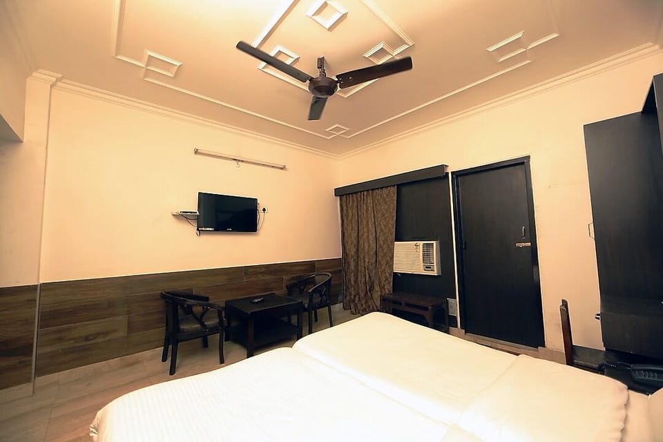 Hotel Raj Hotel in Lucknow